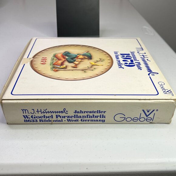 M.J. Hummel 1979 Annual Plate "Singing Lesson" 9th Plate By Goebel Germany - Picture 8 of 9